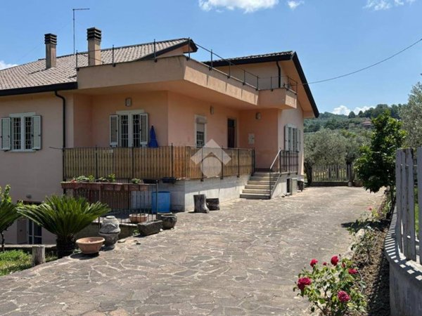 casa indipendente in vendita ad Arpino
