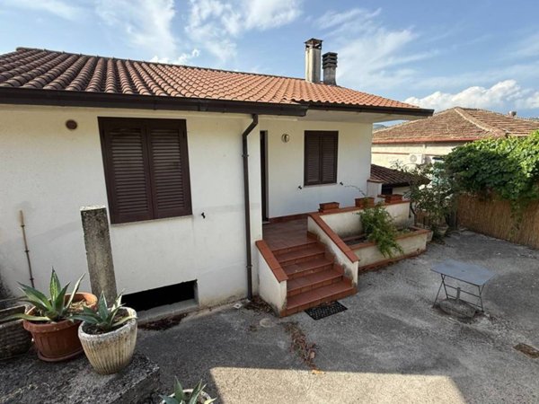 casa indipendente in vendita ad Arpino
