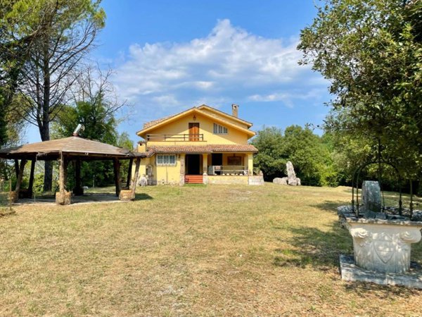 casa indipendente in vendita ad Arpino