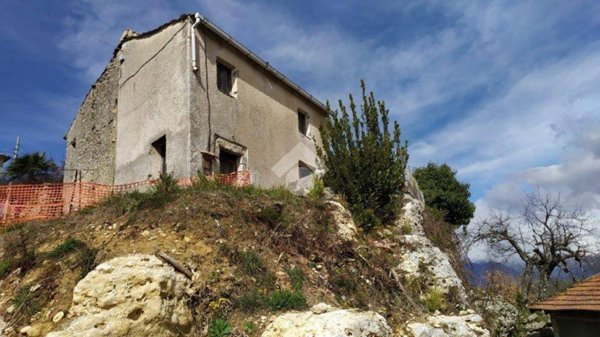 casa indipendente in vendita ad Arpino