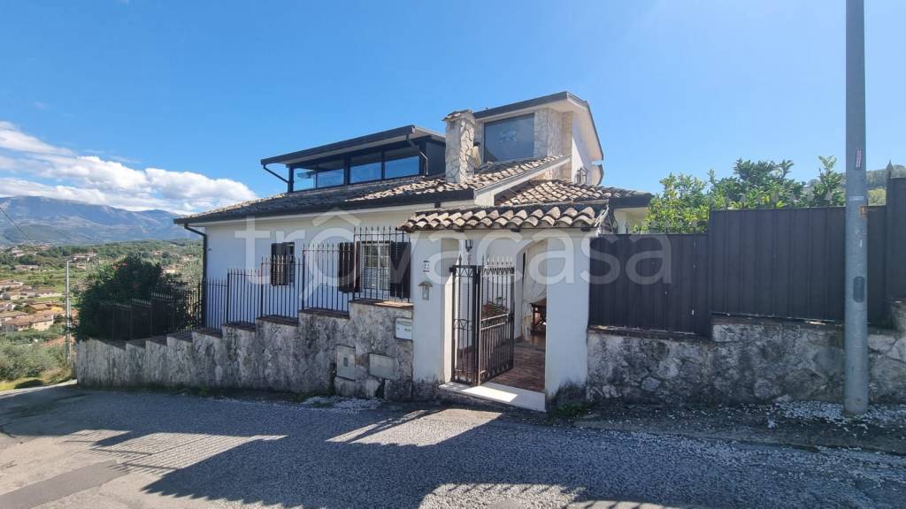 casa indipendente in vendita ad Arpino