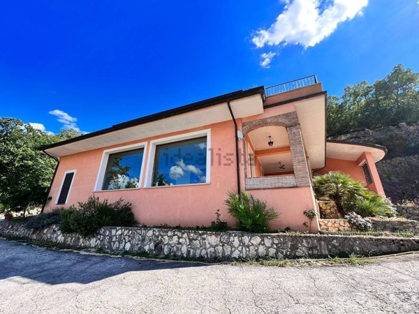 casa indipendente in vendita ad Arpino
