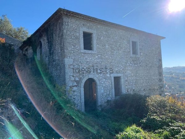 casa indipendente in vendita ad Arpino