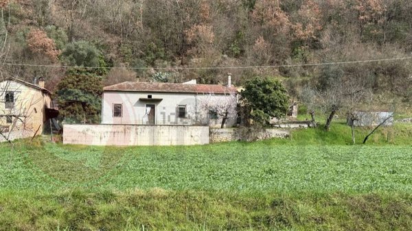 casa indipendente in vendita ad Arpino