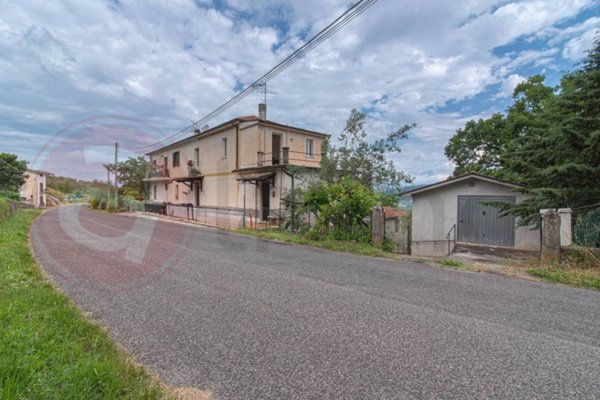 casa indipendente in vendita ad Arpino