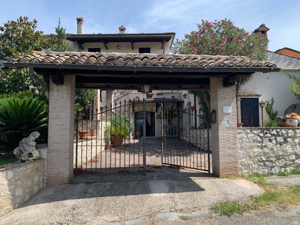 casa indipendente in vendita ad Arpino