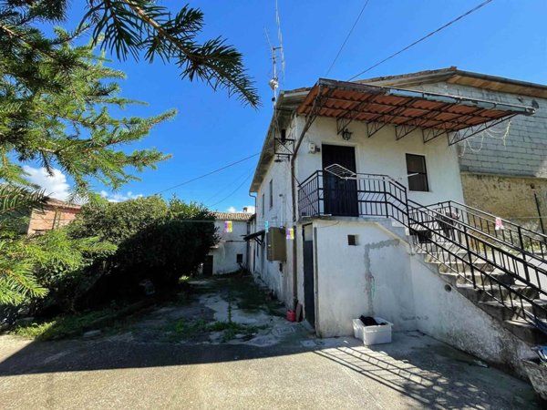 casa indipendente in vendita ad Arpino