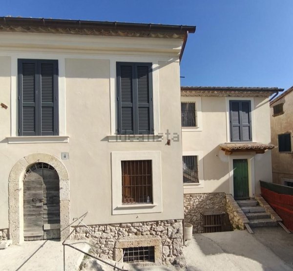 casa indipendente in vendita ad Arpino