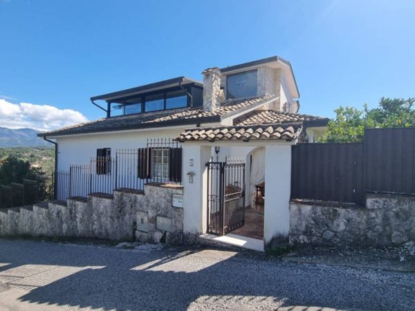 casa indipendente in vendita ad Arpino