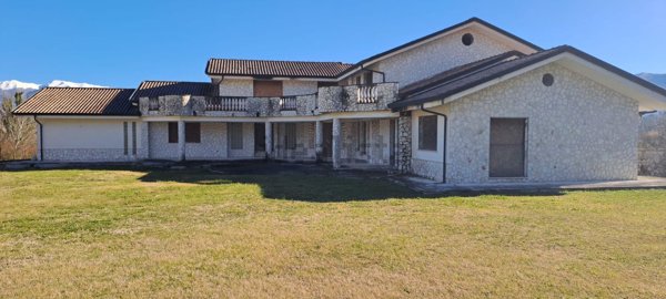casa indipendente in vendita ad Arpino
