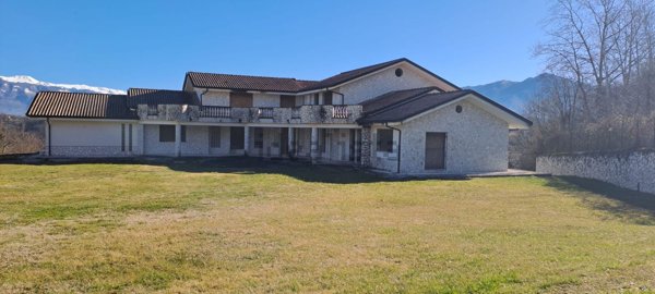 casa indipendente in vendita ad Arpino