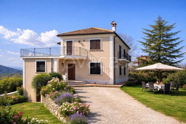 casa indipendente in vendita ad Arpino