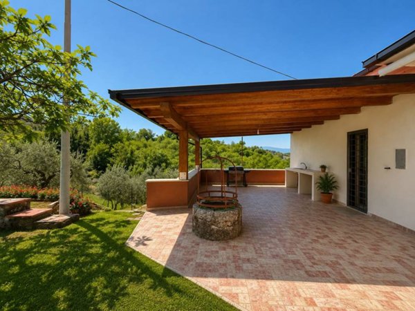 casa indipendente in vendita ad Arpino