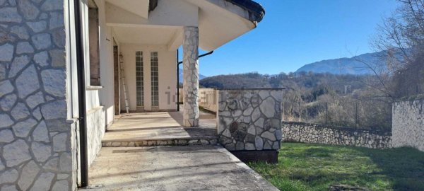 casa indipendente in vendita ad Arpino