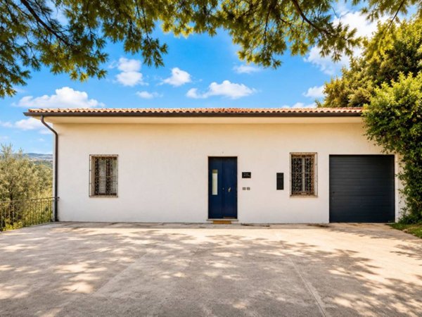casa indipendente in vendita ad Arpino