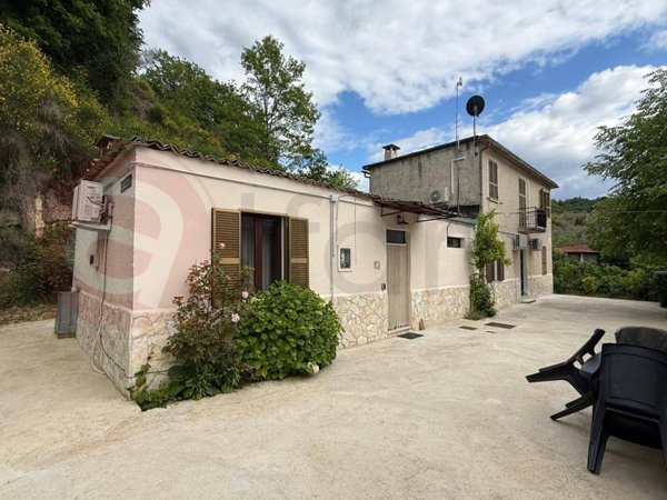 casa indipendente in vendita ad Arpino