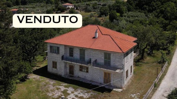 casa indipendente in vendita ad Arpino