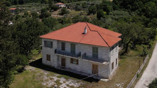 casa indipendente in vendita ad Arpino