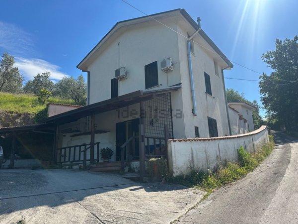 casa indipendente in vendita ad Arpino