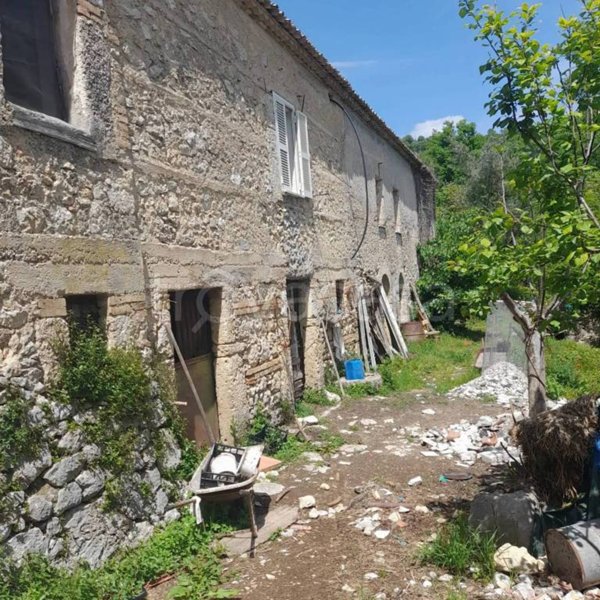 casa indipendente in vendita ad Arpino