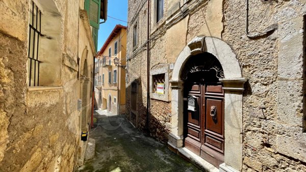 casa indipendente in vendita ad Arpino
