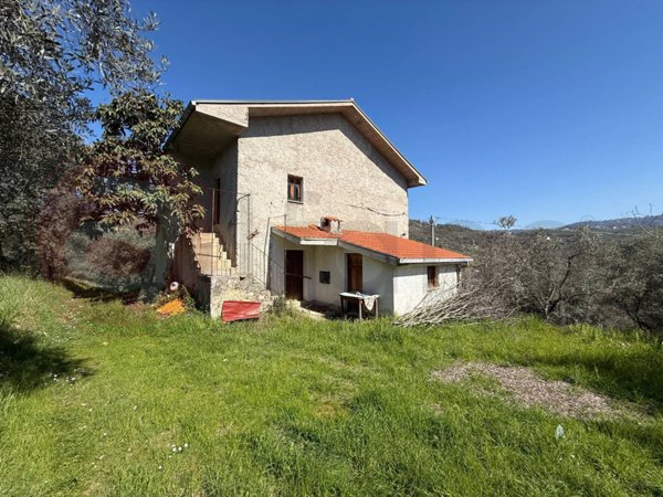 casa indipendente in vendita ad Arpino