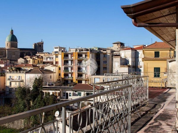 negozio in vendita ad Atina