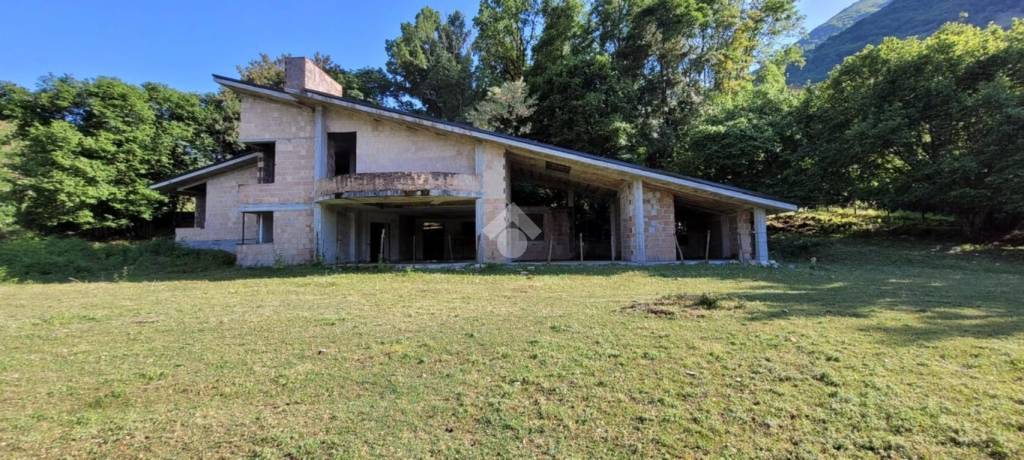 casa indipendente in vendita ad Atina