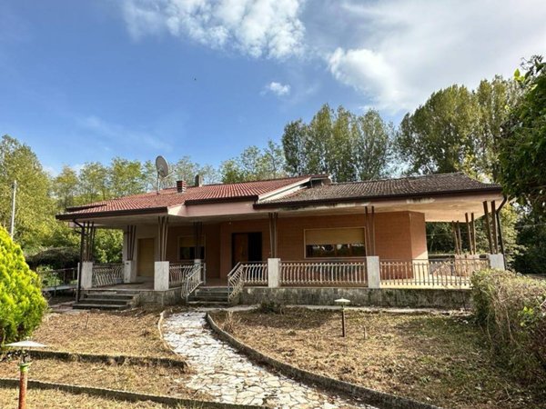 casa indipendente in vendita ad Atina