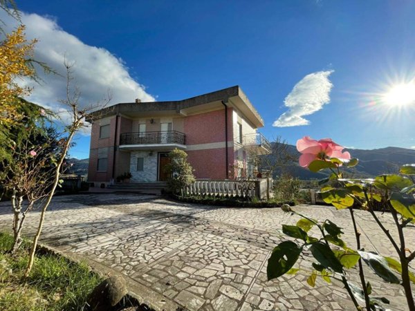 casa indipendente in vendita ad Atina