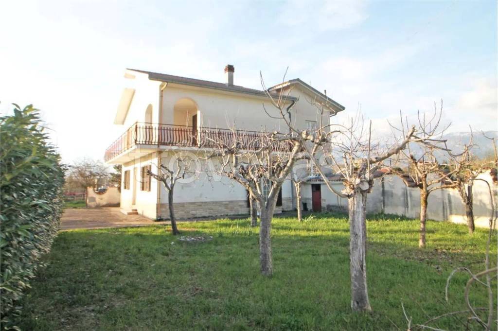 casa indipendente in vendita ad Atina in zona Ponte Melfa