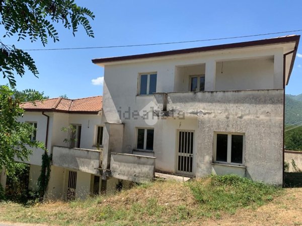casa indipendente in vendita ad Atina