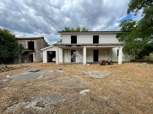 casa indipendente in vendita ad Atina