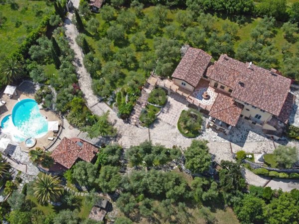 villa in vendita ad Atina