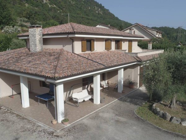 casa indipendente in vendita ad Atina
