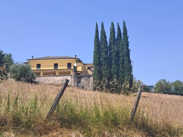 casa indipendente in vendita ad Atina in zona Colle Alto