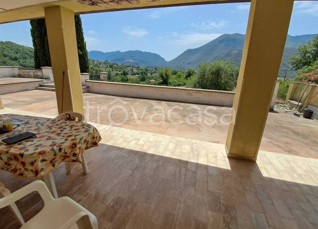casa indipendente in vendita ad Atina in zona Colle Alto
