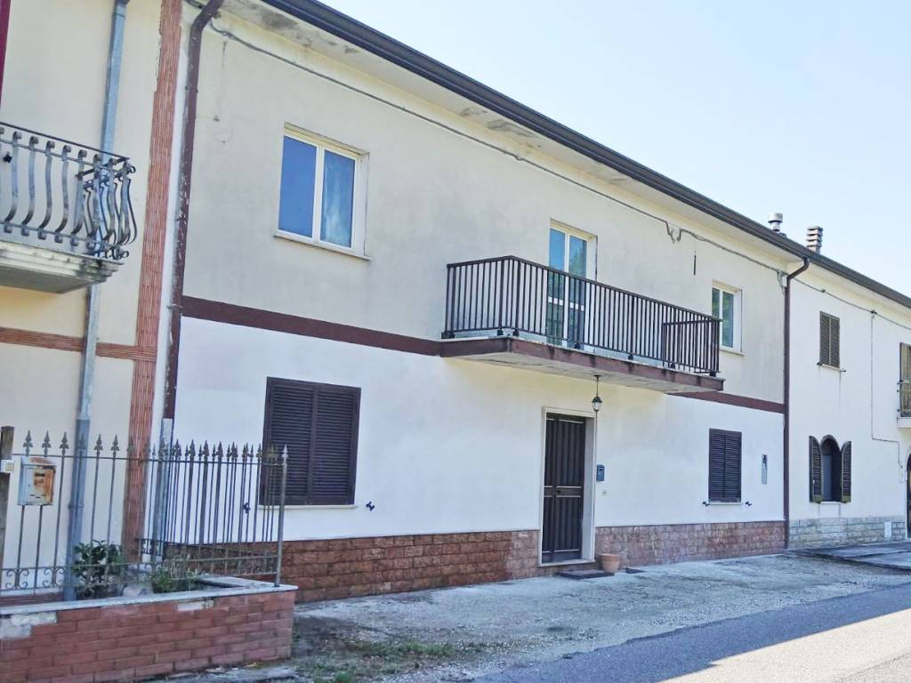 casa indipendente in vendita ad Atina in zona Rosanisco