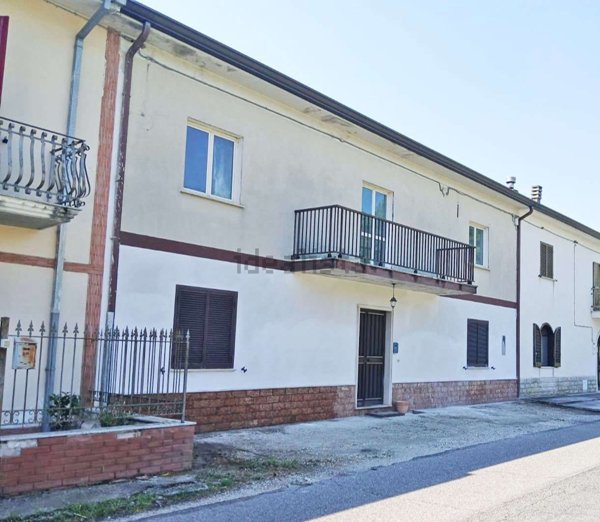 casa indipendente in vendita ad Atina in zona Rosanisco