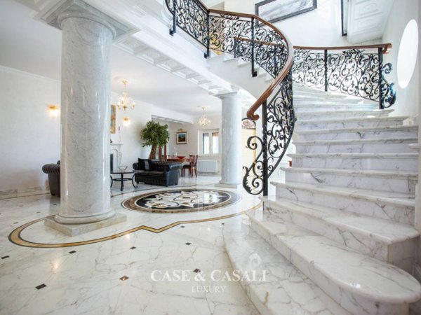 villa in vendita ad Atina