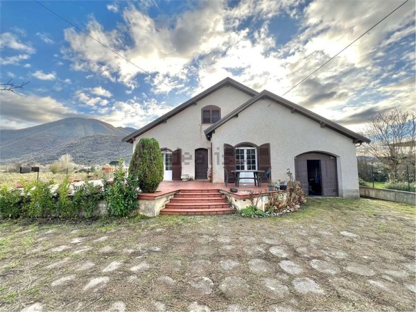 casa indipendente in vendita ad Atina