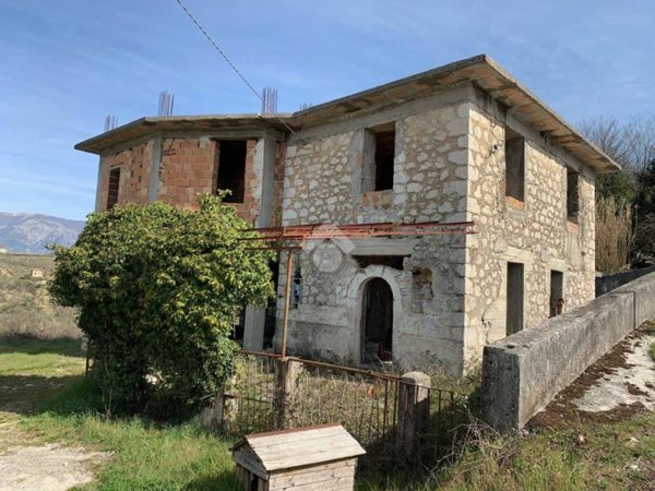 casa indipendente in vendita ad Atina