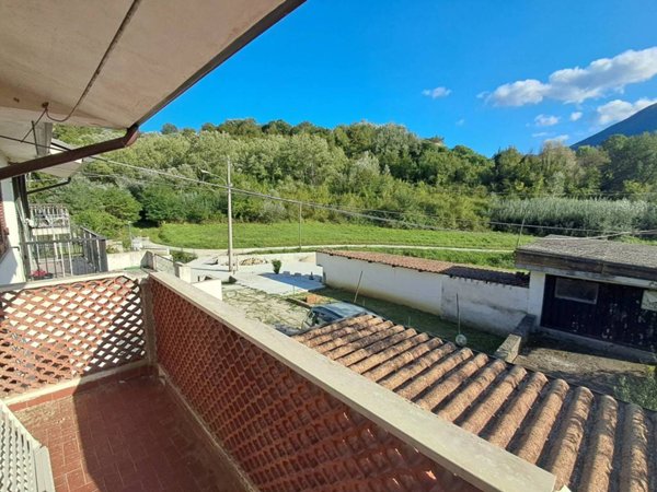 casa indipendente in vendita ad Atina in zona Ponte Melfa