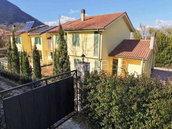 casa indipendente in vendita ad Atina