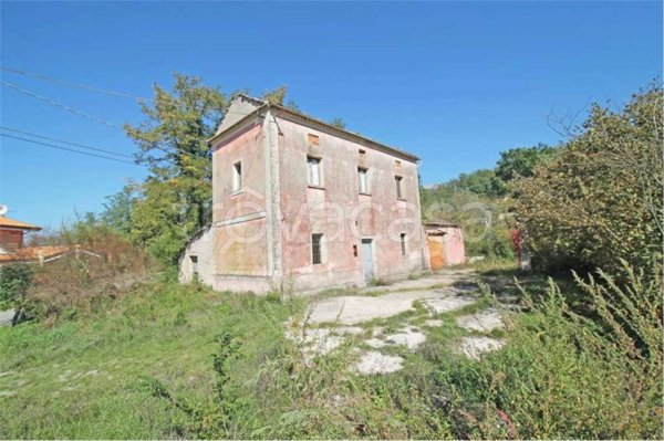 casa indipendente in vendita ad Atina in zona Rosanisco