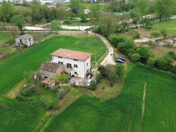 casa indipendente in vendita ad Atina