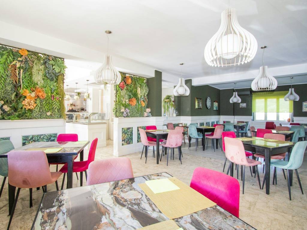 negozio in vendita ad Atina