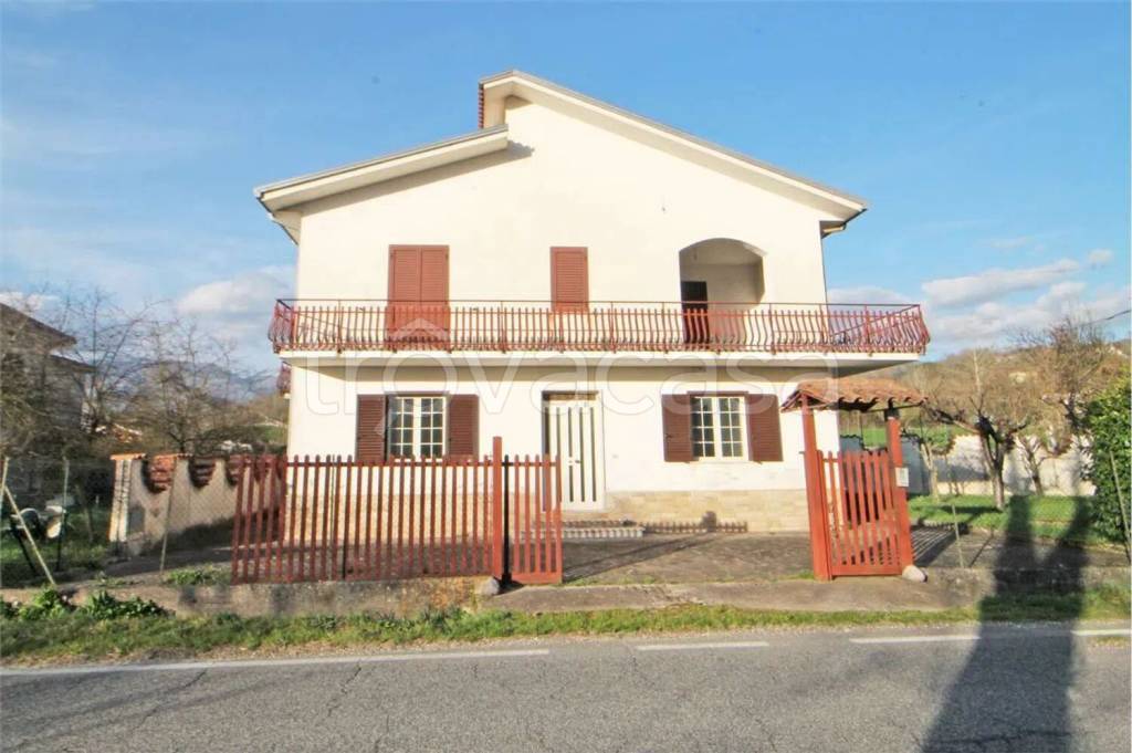 casa indipendente in vendita ad Atina in zona Ponte Melfa