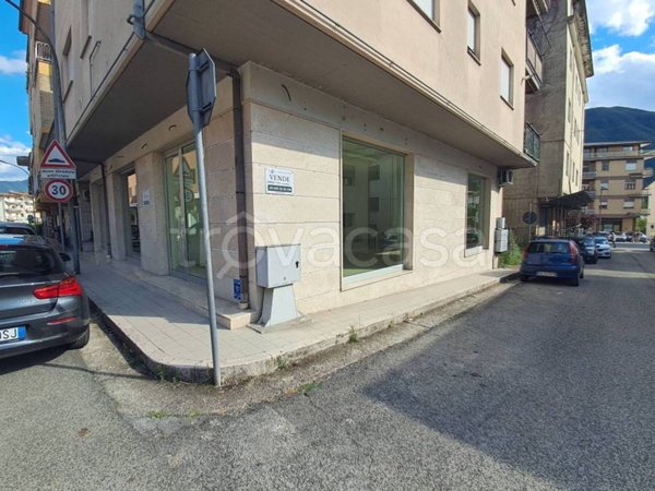 negozio in vendita ad Atina in zona Colle Melfa