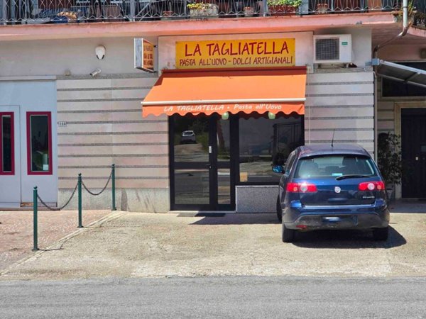 negozio in vendita ad Atina in zona Colle Melfa